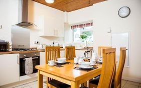 Awel Taf- Central Cottage Ideal For Families, With Parking